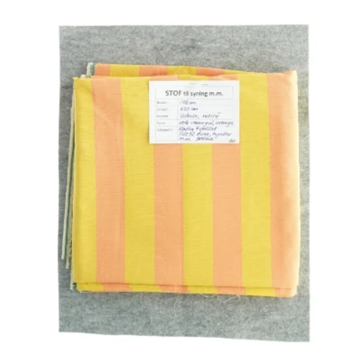 Kraftigt, stribet stof med moire-effekt, 520 cm x 136 cm