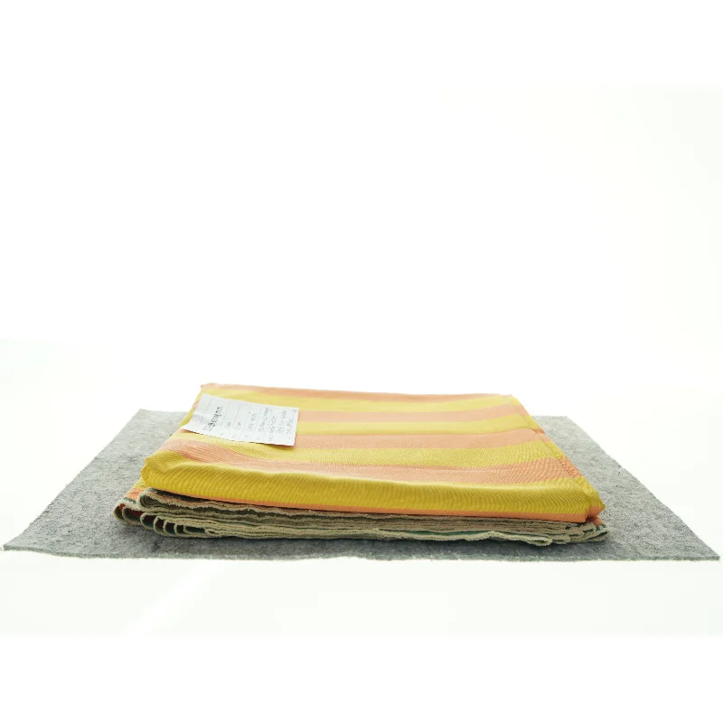 Kraftigt, stribet stof med moire-effekt, 520 cm x 136 cm