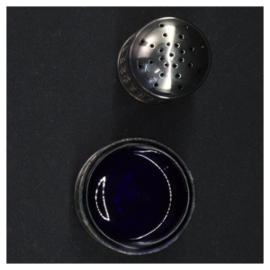 Sølvplet salt- og pebersæt med blåt glas (str. 5 x 3 cm og 4 x 3 cm)