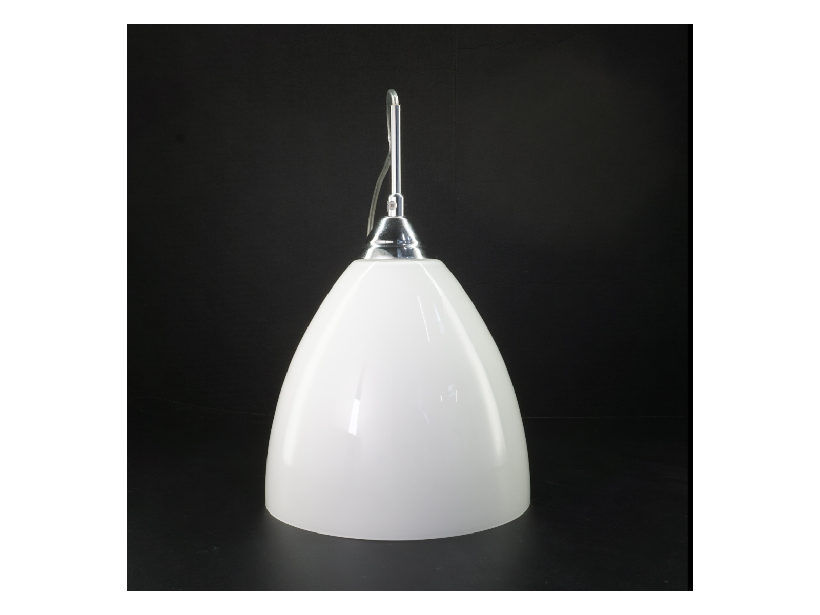 Hvid pendel lampe (str. H 38 cm, ø. 21,5 cm)