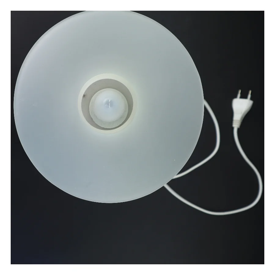 Bordlampe med glasskærm i matteret glas (højde 39 cm)