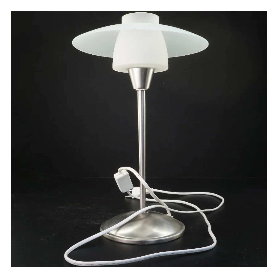 Bordlampe med glasskærm i matteret glas (højde 39 cm)