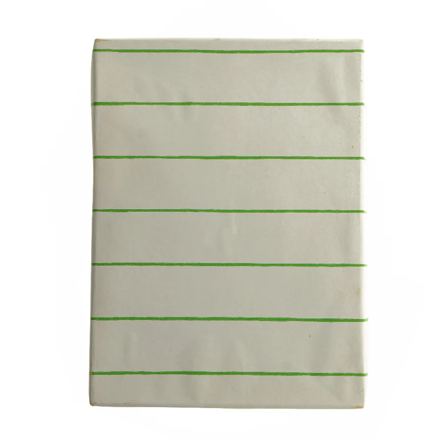 Stor æske med håndlavet juletræspynt,  lyseholdere m.m.