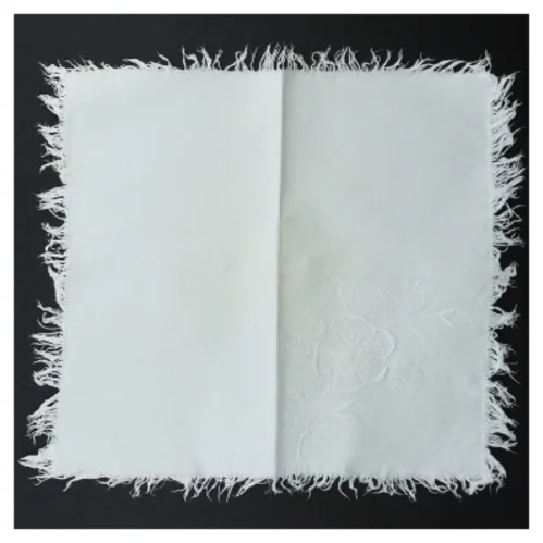 4 håndbroderede servitter (str. 30 x 26 cm)