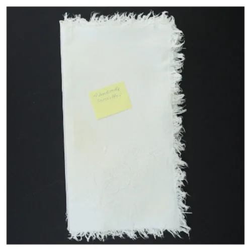 4 håndbroderede servitter (str. 30 x 26 cm)