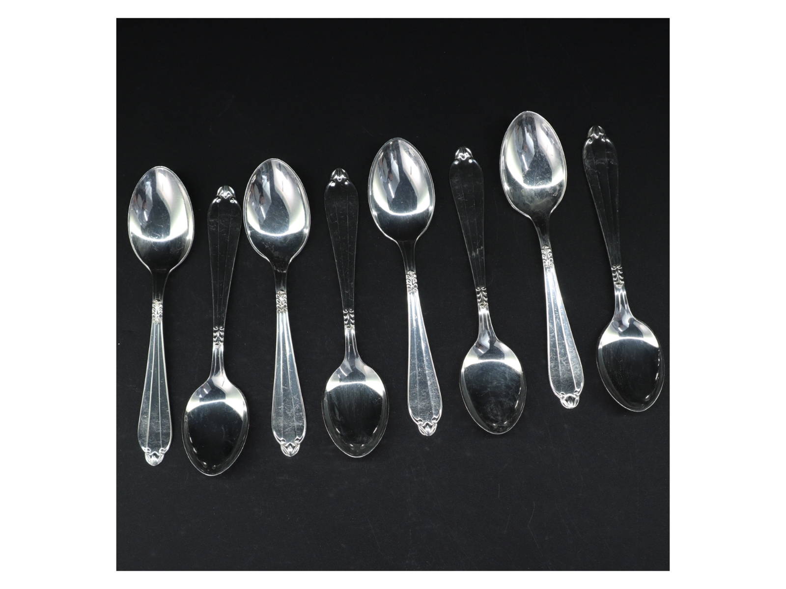 8 dessertskeer, 2-tårnet sølv (str. 18 cm)
