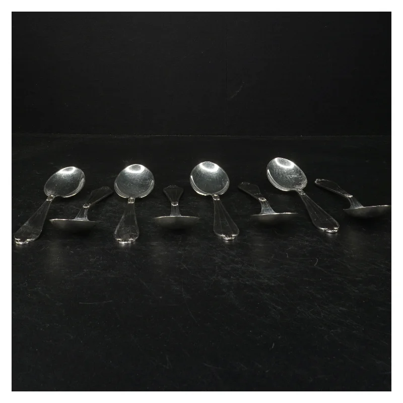 8 dessertskeer, 2-tårnet sølv (str. 18 cm)