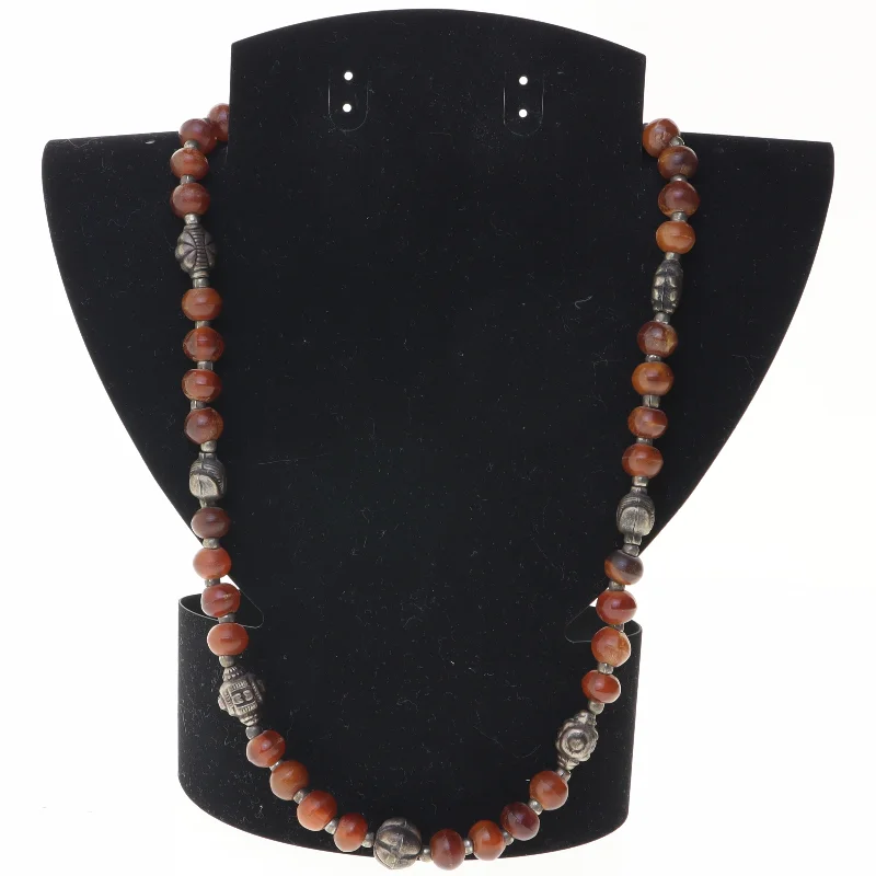 Perlehalskæde med ravfarvede perler og metalperler (str. 57 cm)