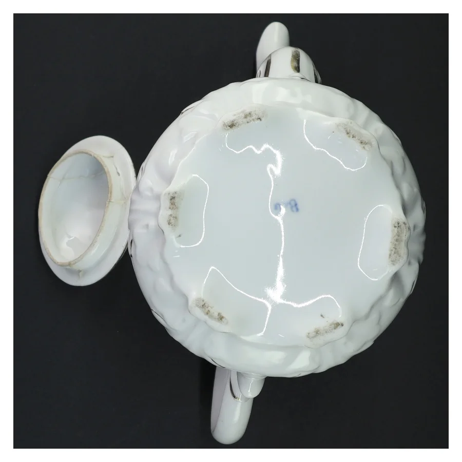 Antik kaffekande i hvidt porcelæn med guld, Bing & Grøndahl (str. 24 x 13 cm)