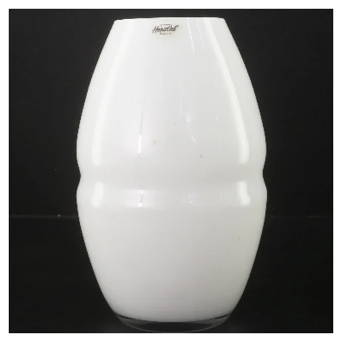 Hvid vase fra Herstal fra Herstal (str. Ø 8 cm længde 23 cm)