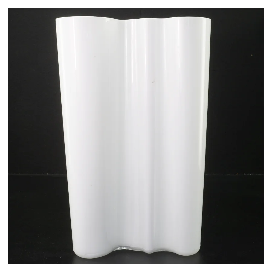 Hvid Alvar Aalto glasvase (str. 25,1x17 cm)