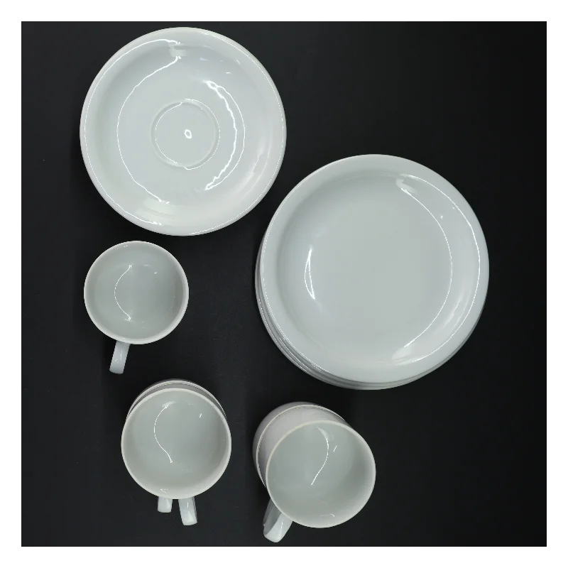 Kaffekopper med tallerkener af tallerkener fra Winterling (str. Diameter 17 cm og 15 cm kop, 7,5 x 7 cm)