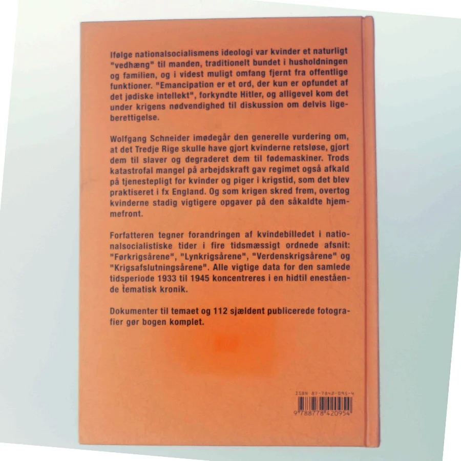 Hitlers hjemmefront : Tysklands kvinder fra 1933-1945 af Wolfgang Schneider (Bog)