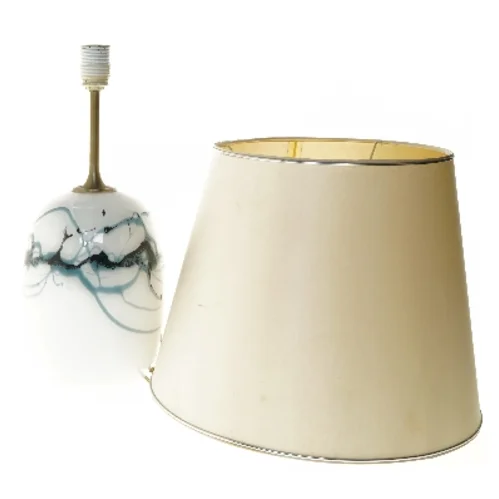 Stor Holmegaard bordlampe, model "Sakura", opalglas