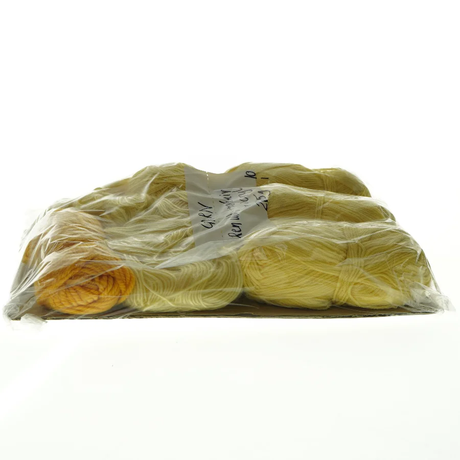 Strikkegarn af ren uld, mohair, acryl (265 gram) 
