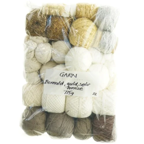 Garn, bomuld, guldgarn m.m. (715 gram)