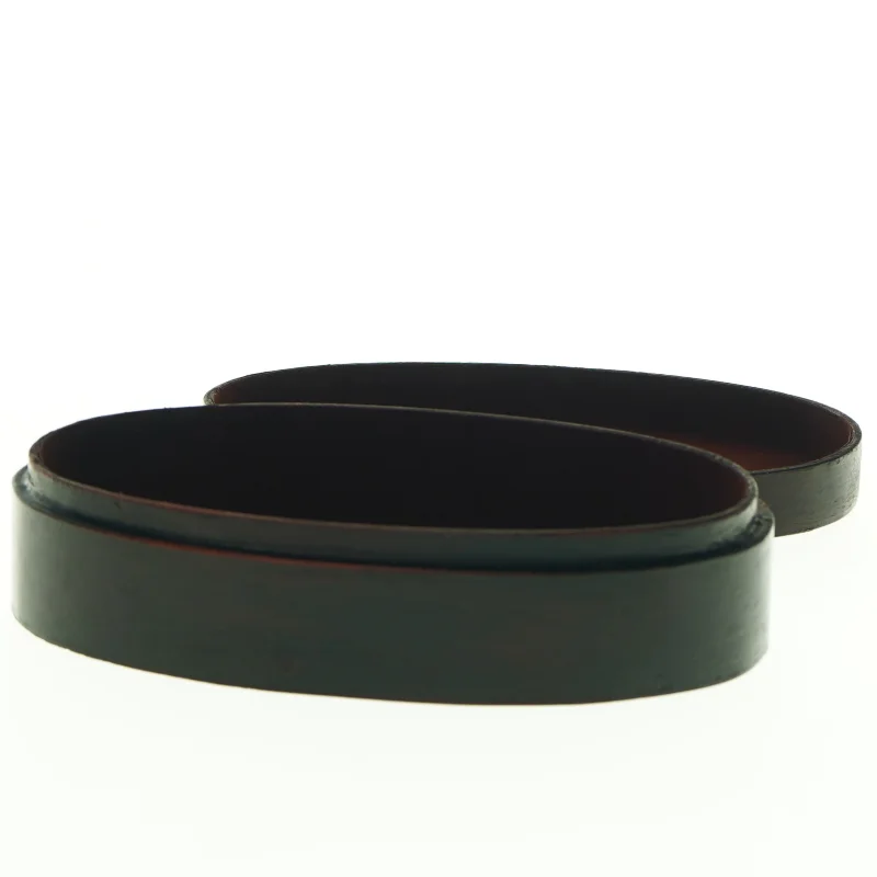 Oval trææske med rosenmotiv (str. 18,5 x. 10 cm)