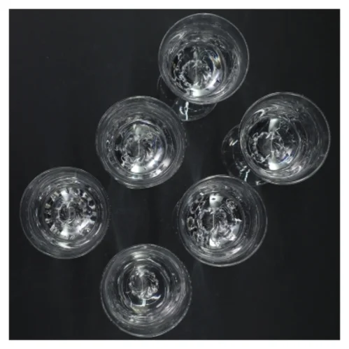 Rødvinsglas i krystal med snoet stilk (str. Ø 7. h 18. cm)