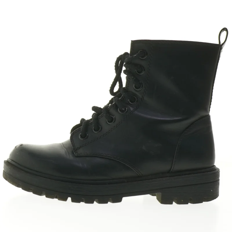 Sort støvle med snørebånd fra Soda (str. Længde, 28 cm)