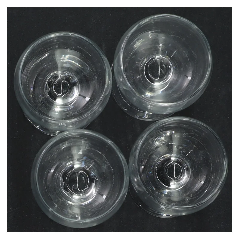 Gennemsigtige vinglas (str. H. 10 cm. ø 5 cm)