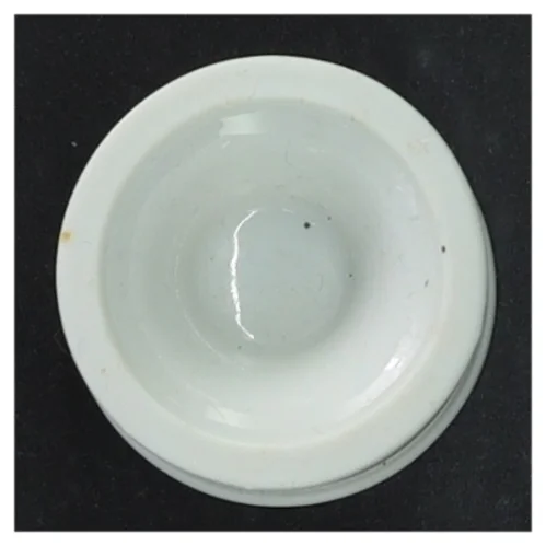 Hvidt æggebæger (str. H. 6,5 cm. ø 5 cm)