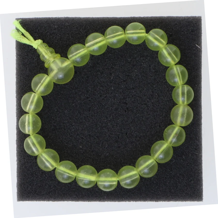 Perlearmbånd i grøn (str. Ø 6 cm)
