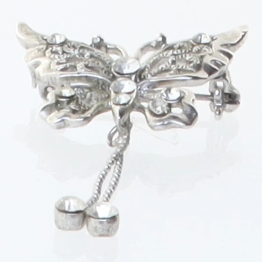 Sølvfarvet broche med sommerfugledesign (str. 3 cm)
