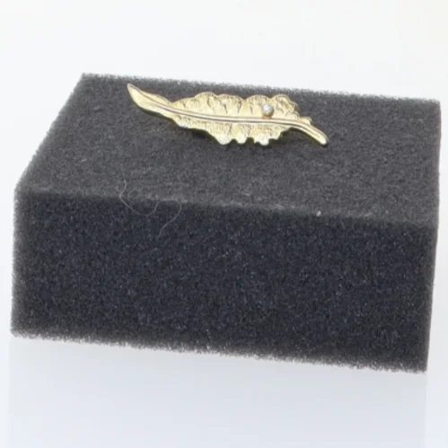 Guldfarvet broche med blå sten (str. 4 cm)