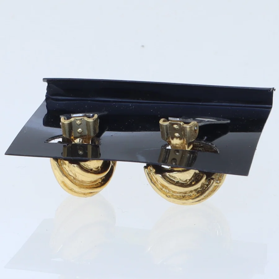 Guldfarvede øre klips med spiraldesign fra Fashion (str. 2 cm)