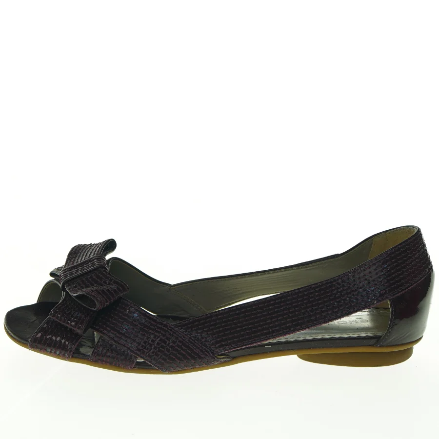 Flade damesko fra Shoe Biz (str. Otteogtredve)