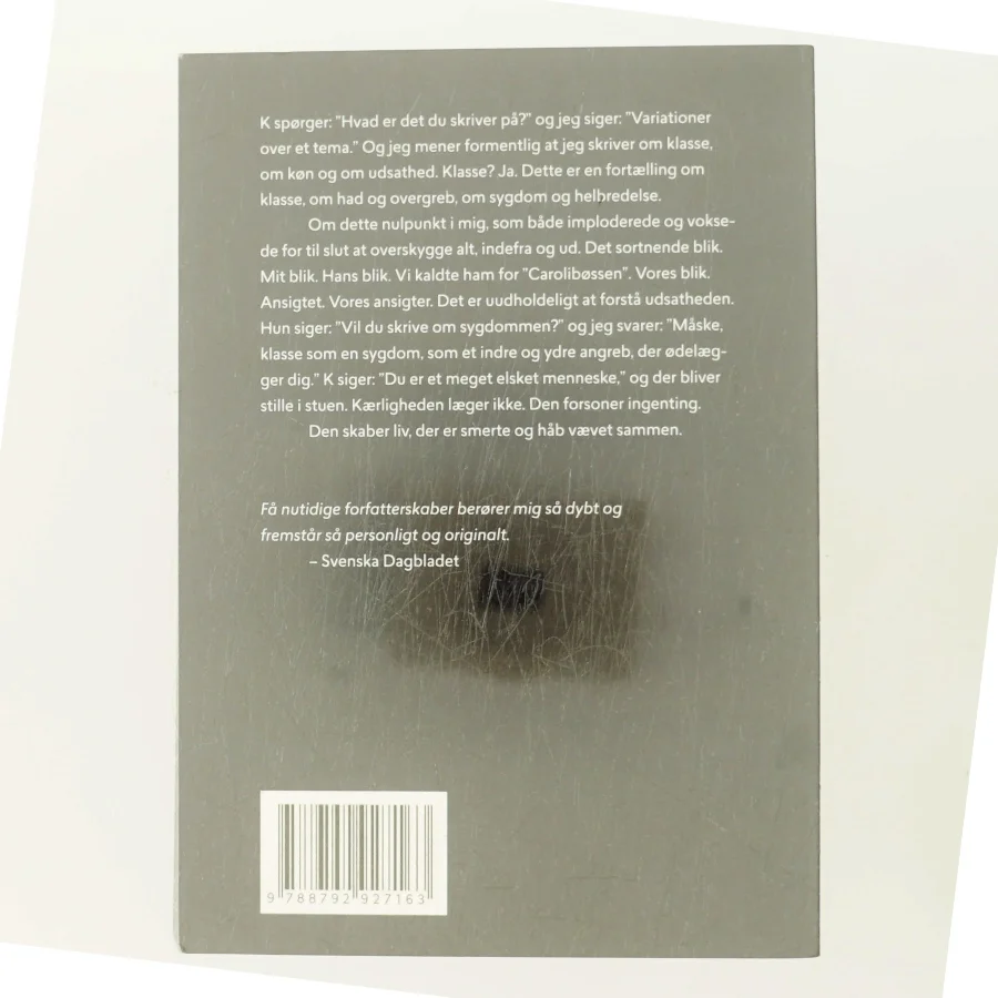 En hjemby : fortællingen om at færdes gennem klassemørket af Kristian Lundberg (Bog)