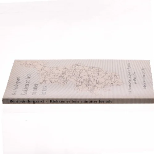 Klokken er fem minutter før tolv af Bent Søndergaard (Bog)