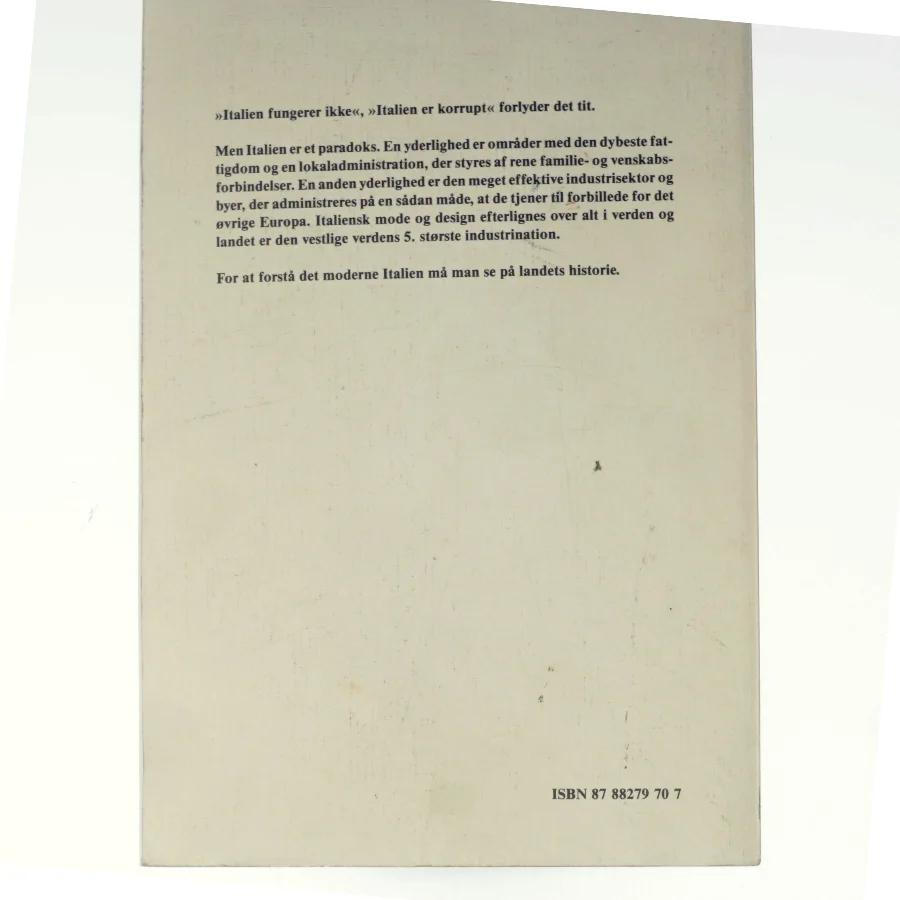 Paradokset Italien af Jesper Carlsen, Leonardo Cecchini og Flemming Forsberg (bog)