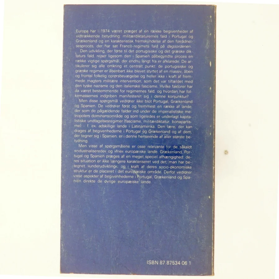 Diktaturernes krise. Portugal, Grækenland, Spanien af Nicos Poulantzas (bog)