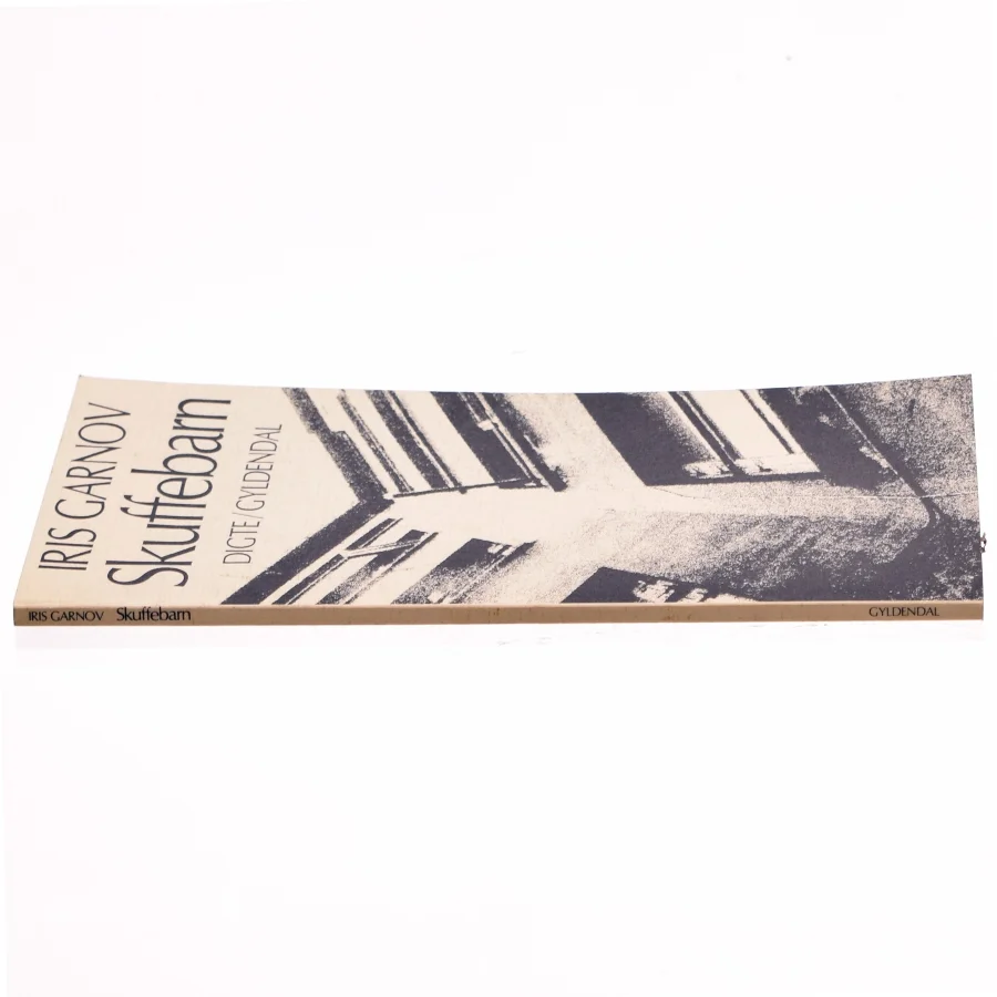 Skuffebarn af Iris Garnov (bog)