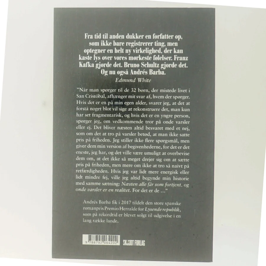 Lysende republik af Andrés Barba (f. 1975) (Bog)