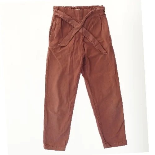 Brune bukser med bindebælte fra Zara (str. 164)