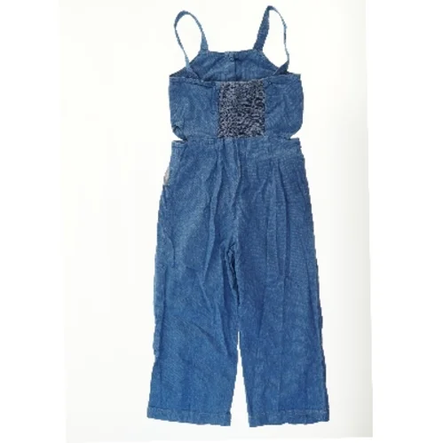 Blå ærmeløs buksedragt i denimlook fra Zara (str. 164)
