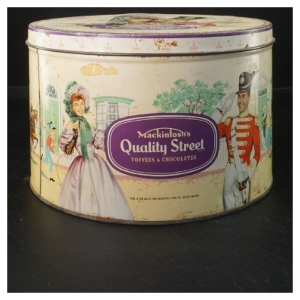 Vintage Quality Street dåse (str. Ø 23x15 cm)