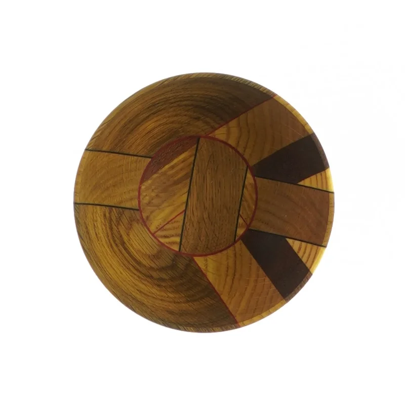 Skål i lystræ og røde streger