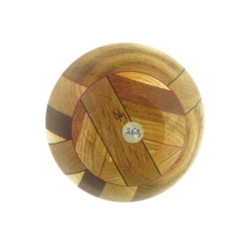 Skål i lystræ og røde streger