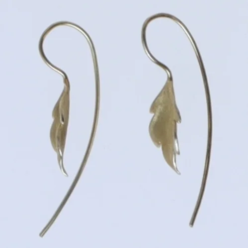 Guld øreringe med bladform (str. 3,5 cm)