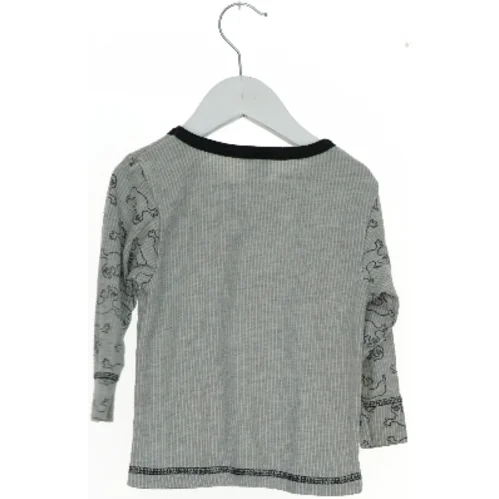 Langærmet bluse med dyremønster fra Snow Belle (str. 98)