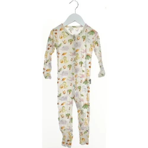 Heldragt med dinosaurmotiv fra Ardenleon (str. 86)