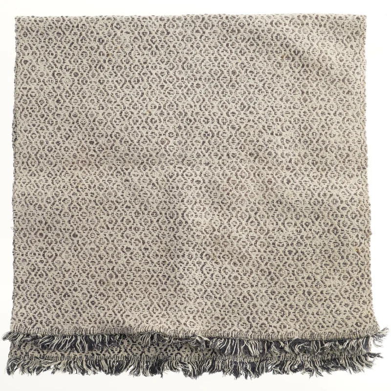 Tæppe med dekorativt mønster (str. 140x75 cm)