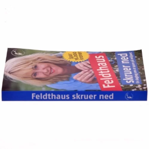 Feldthaus skruer ned fra Tå forlaget