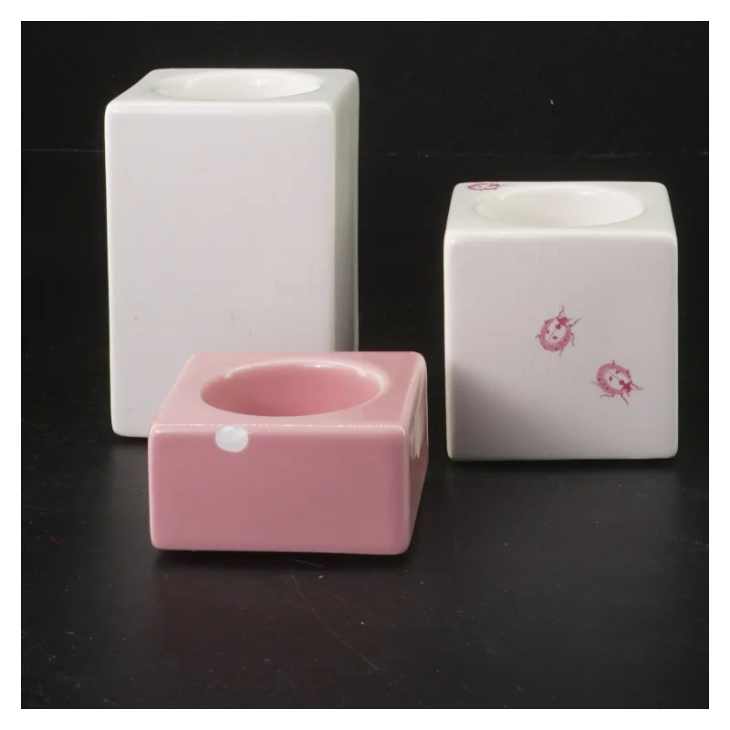 Kvadratiske lysestager i keramik fra Cult (str. 9cm og 6 cm og 3 cm cm)