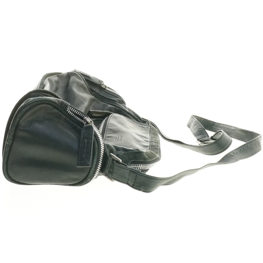 Sort læder skuldertaske (str. 22x30x15 cm)