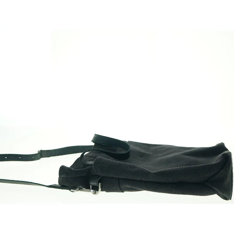 Sort skuldertaske fra Projectkin (str. 40 x 33 cm)