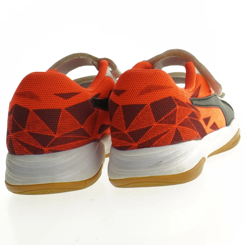 Indendørs sportssneakers med velcrolukning fra Puma (str. 35,5)